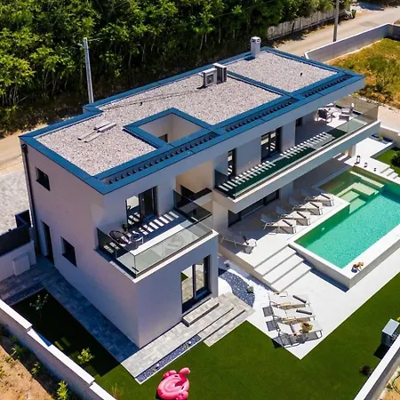 Villa Brand New Orca-premium Luxury With Heated Saltwater Pool