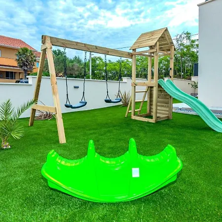 Villa Brand New Orca-premium Luxury With Heated Saltwater Pool *