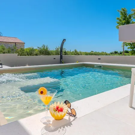 别墅 Brand New Orca-premium Luxury With Heated Saltwater Pool *