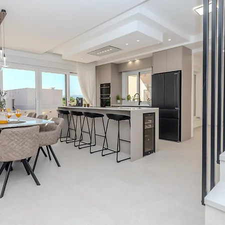Villa Brand New Orca-premium Luxury With Heated Saltwater Pool
