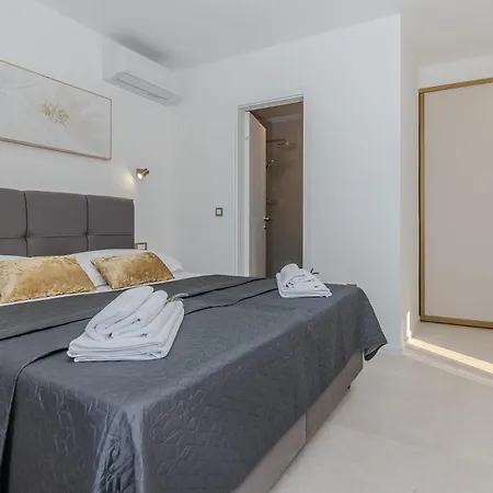 Villa Brand New Orca-premium Luxury With Heated Saltwater Pool *