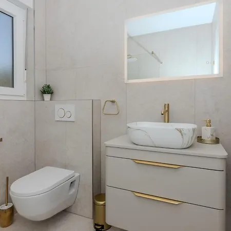 Villa Brand New Orca-premium Luxury With Heated Saltwater Pool *